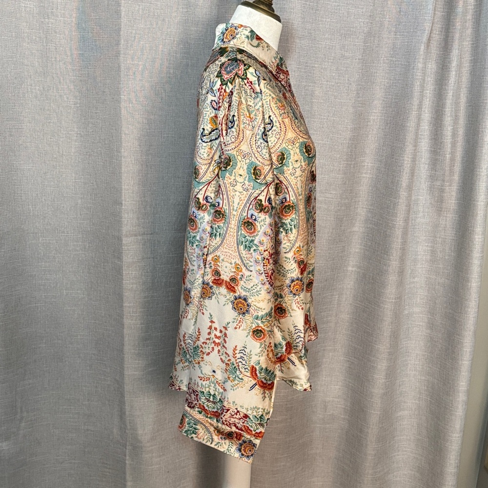 Satiny Blouse-XXL-by ThreadUp-Beige/Red/Orange/Green Paisley Print-Polyester-EUC - Picture 9 of 16
